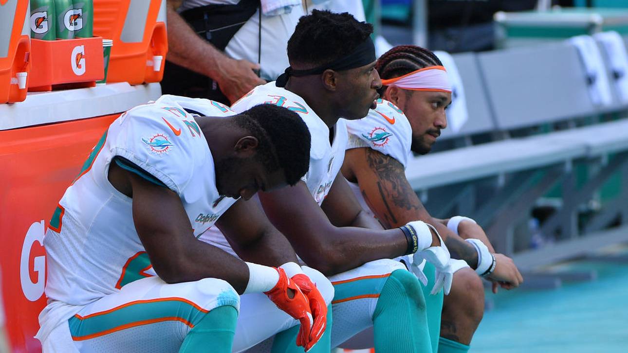 Auch auf der Bank der Dolphins war der Frust über die Leistung zu erkennen