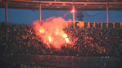 Fenerbahce fans lit flares in the stands during the Turkish Super League derby match between Galatasaray and Fenerbahce at Rams Park Stadium in Istanbul , Turkey on May 19 ,2024. ( Photo by Seskimphoto ) Galatasaray v Fenerbahce - Turkish Super League 2023 24 PUBLICATIONxNOTxINxTUR