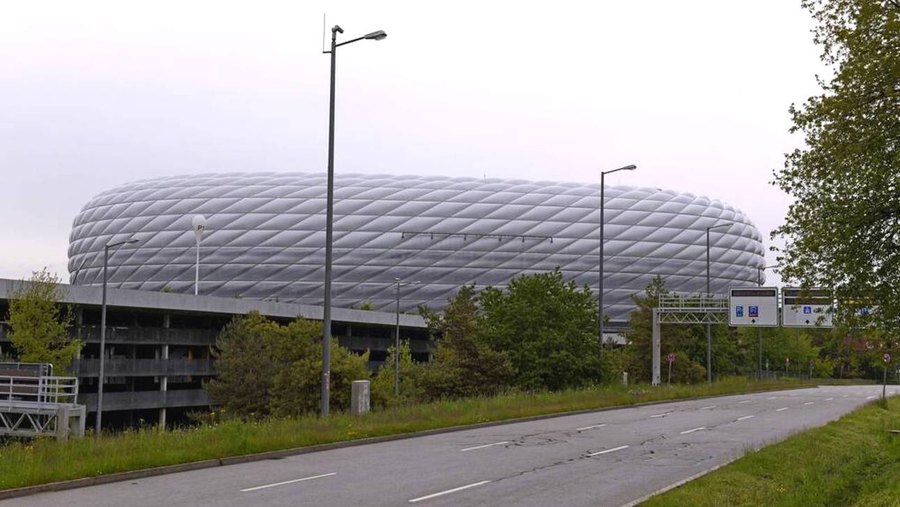 Allianz Arena mit Ballonleuchten