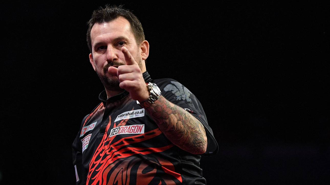 Clayton läßt Wright hinter sich