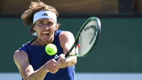 Alexander Zverev schafft mit einer durchwachsenen Leistung den Sprung ins Achtelfinale beim ATP-Masters in Indian Wells.