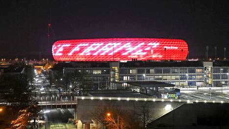 Allianz Arena leuchtet zum Beckenbauer-Gedenken