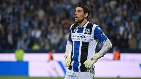 Ist das die Mega-Überraschung? Torhüter Stefan Ortega wird in der kommenden Saison nicht mehr das Tor von Arminia Bielefeld hüten. Jetzt hat der 28-Jährige scheinbar einen neuen Klub. 