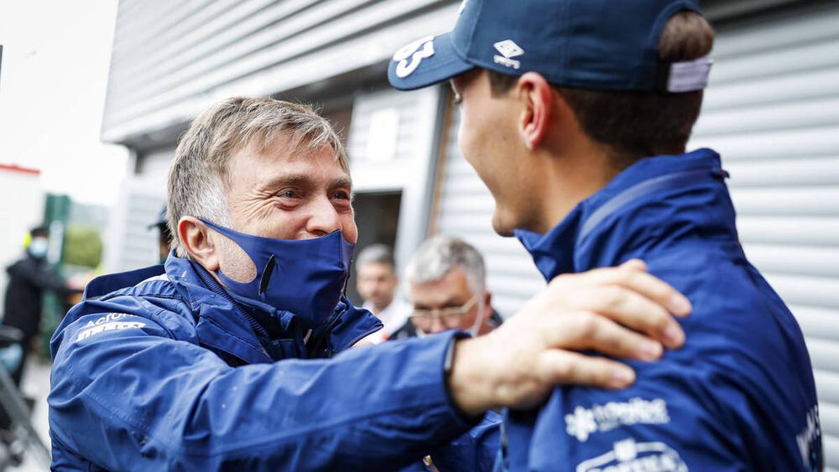 Williams-Teamchef Jost Capito (l.) glaubt an George Russell bei Mercedes