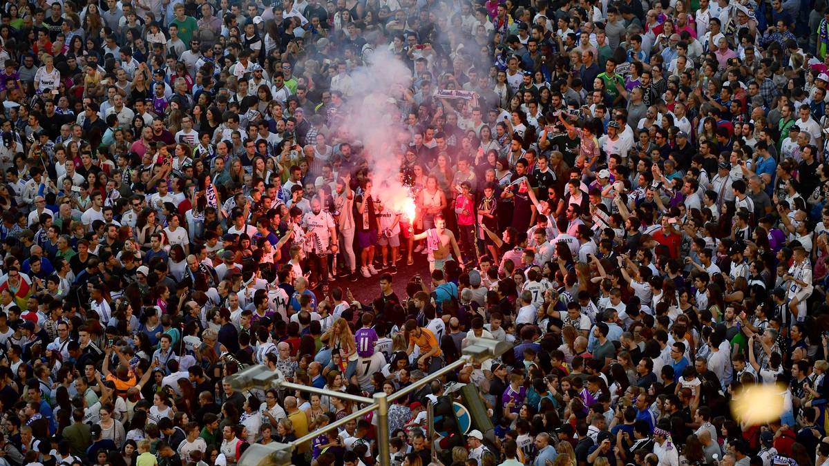 Zum 12. Mal holt Real dank des 4:1-Siegs im Finale gegen Juventus den Henkelpott. Zehntausende Fans säumen beim Triumphzug ihrer Helden die Straßen rund um die Plaza de Cibeles