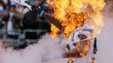 Thomas Davis von den Carolina Panthers tritt mit gebrochenem Arm zum Super Bowl an Denver Broncos