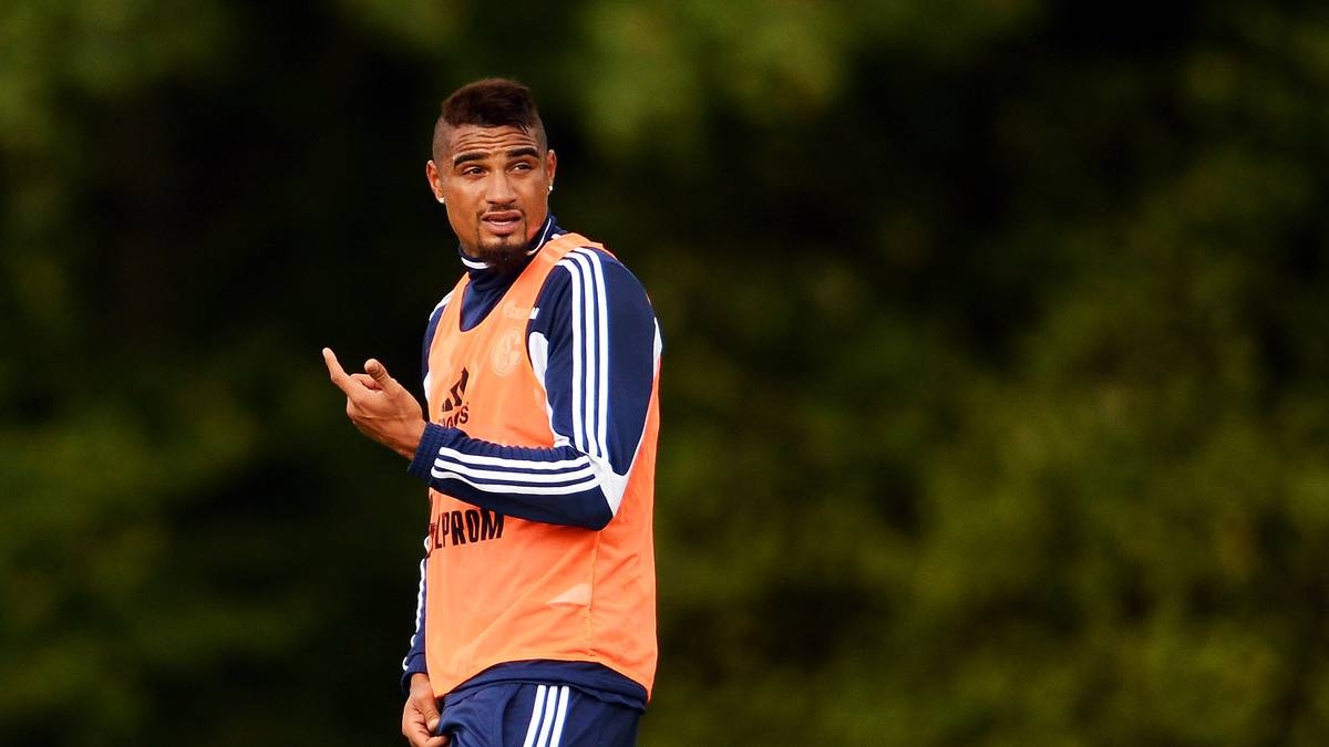 KEVIN-PRINCE BOATENG: Eine oder zwei Zigaretten? In seiner Schalker Zeit benötigte der Ghanaer bei einer Dopingkontrolle nach einem 2:1 gegen Leverkusen definitiv eine Kippe um runterzukommen. Manager Horst Heldt sah das locker: "Prince raucht entspannt eine Sieger-Zigarette."