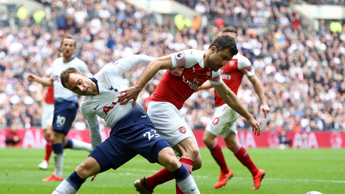 Gut möglich also, dass auch über einen Sokratis-Verkauf (aktueller Marktwert: 20 Mio. Euro) nachgedacht wird. Der Vertrag des 30-jährigen Innenverteidigers läuft noch bis 2021.