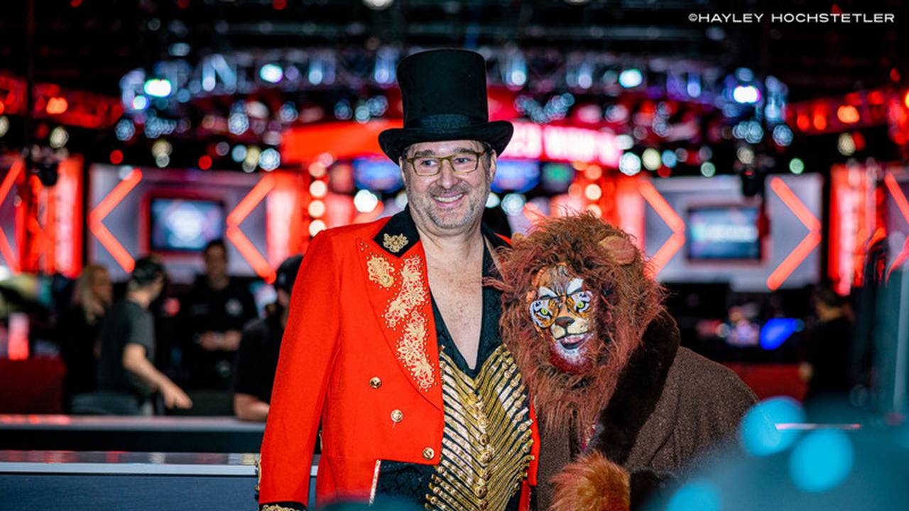 Phil Hellmuth und Daniel Cates mit spektakulärem Main Event Auftritt