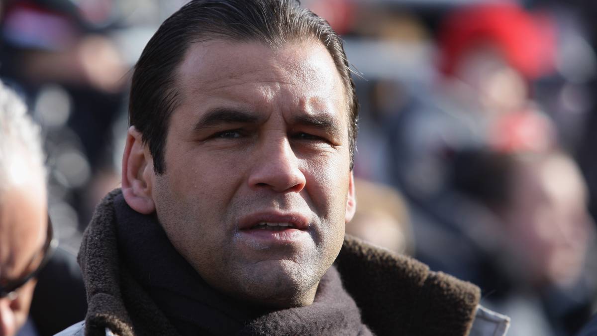 Sein Vater hält sich während seiner Karriere stets im gegnerischen Strafraum auf. Ulf Kirsten gehört zu den erfolgreichsten Torschützen der Bundesliga-Geschichte. Mit 182 Treffern für Bayer Leverkusen liegt der "Schwatte" in dieser Liste auf Rang sieben