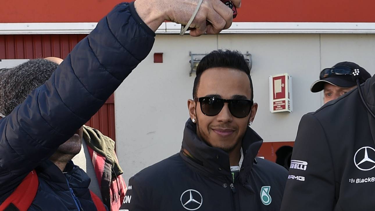 Hamilton schießt auf nackten Hintern
