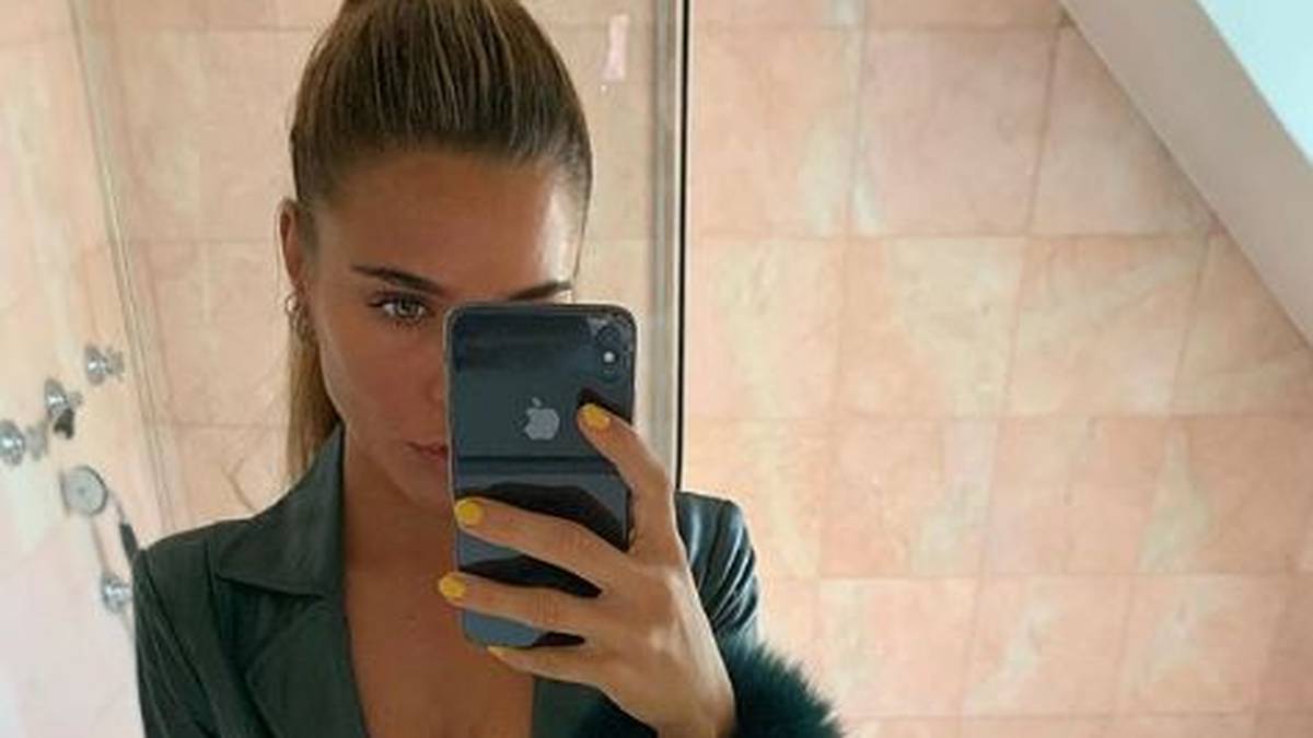 Lords Liebste und der offene Klodeckel - doch die Freundin von Nicklas Bendtner vergisst beim Selfie ein Detail