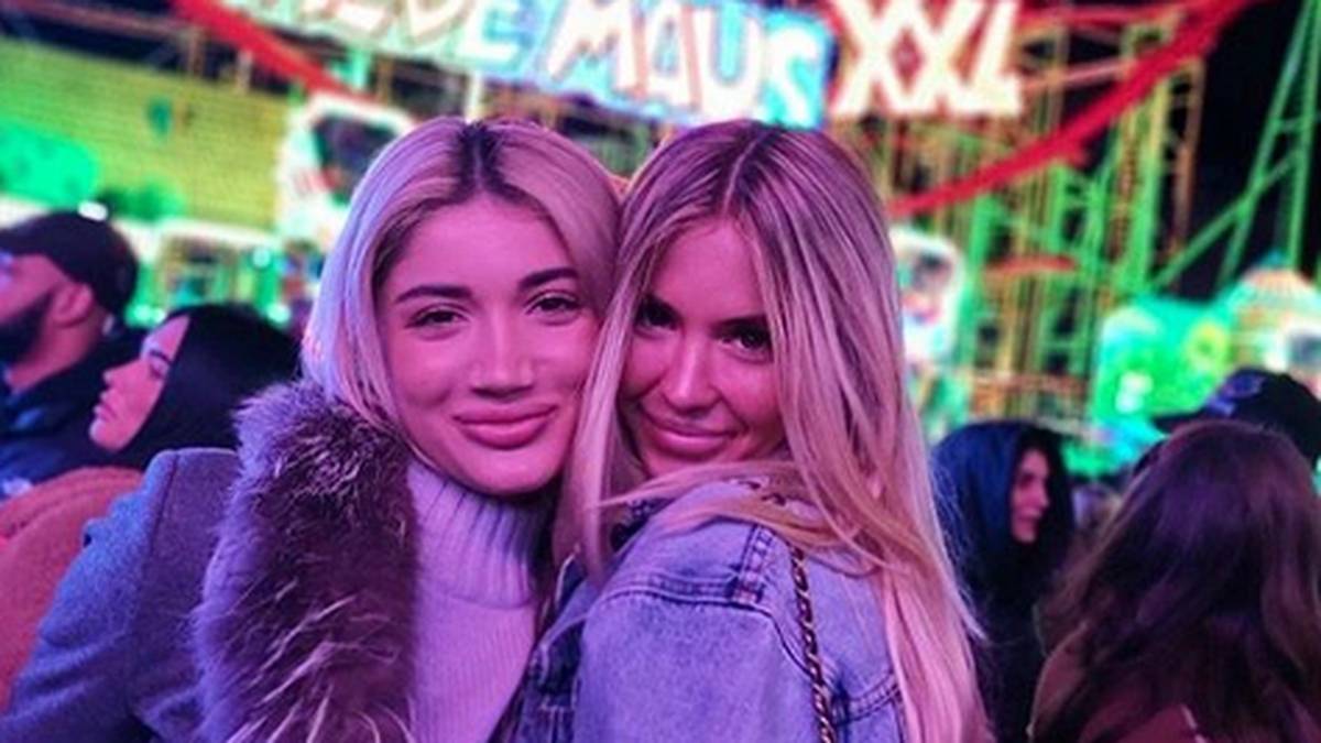 Winter Wonderland! Beatrice Bouchard ist mit einer Freundin im Hyde Park unterwegs