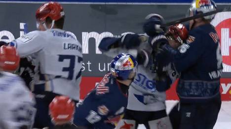 Der EHC Red Bull München gewinnt einen spektakulären 9-Tore-Thriller gegen die Schwenninger Wild Wings. Am Ende fliegen in dem DEL-Kracher die Fäuste.