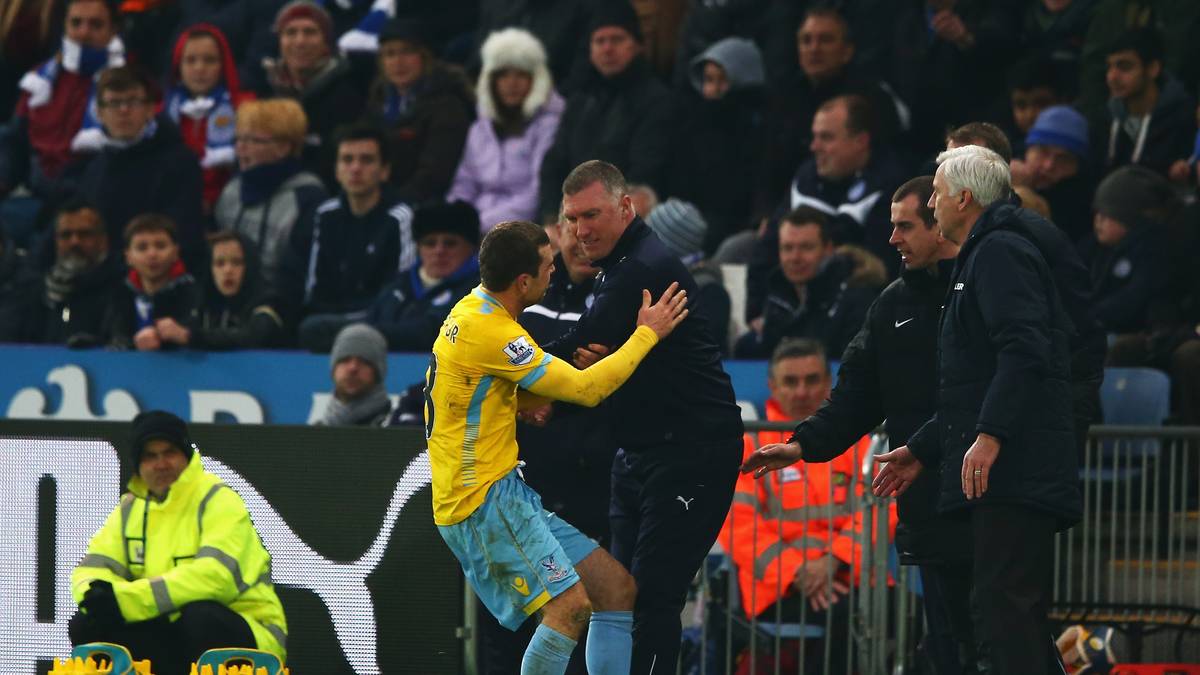NIGEL PEARSON (Leicester City): Der Abstiegskampf in Englands Premier League schlug Pearson deutlich aufs Gemüt. Als Tabellenletzter ging Leicester am 7. Februar 2015 ins Heimspiel gegen Crystal Palace, Pearsons Team verlor mit 0:1 - und der Coach komplett die Nerven