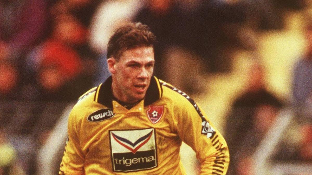 ERIK MEIJER kam 1995 von der PSV Eindhoven und zog schon ein Jahr später nach Leverkusen. Später Fanliebling in Liverpool, Hamburg und Aachen. Robuster, ackernder Stürmer. Elf Tore und fünf Vorlagen in 34 Spielen für Uerdingen konnten sich für den einmaligen niederländischen Nationalspieler sehen lassen