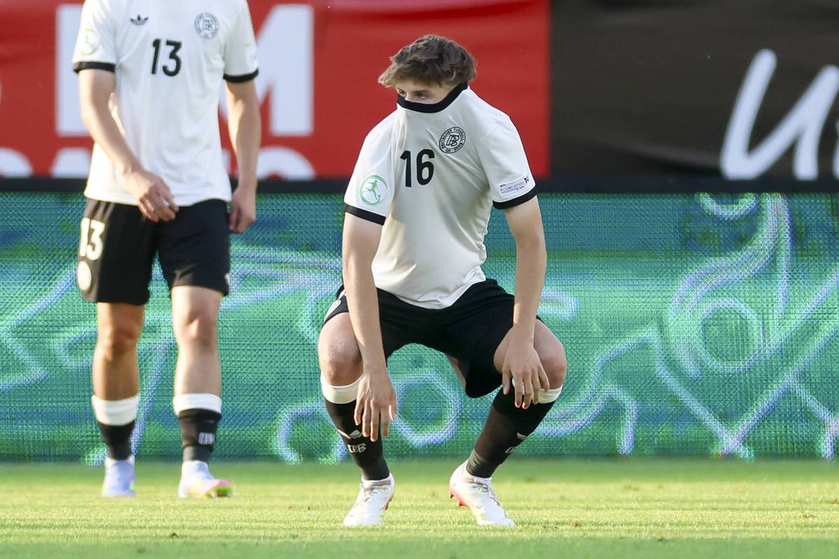 Unfassbares Tor und 11(!) Treffer! Drama um DFB-Junioren