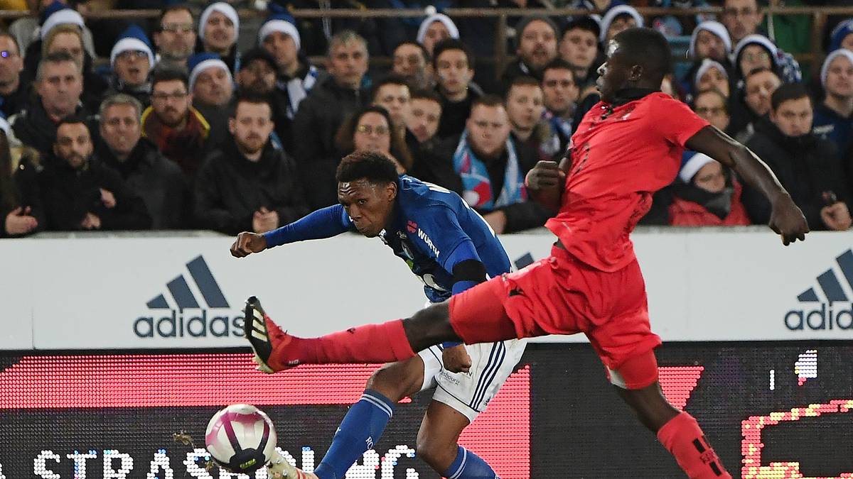 LEBO MOTHIBA (Racing Straßburg): Für vier Millionen Euro wechselte der südafrikanische Nationalstürmer im Sommer von Lille nach Straßburg, wo er in 16 Ligaspielen beeindruckende sieben Treffer erzielte