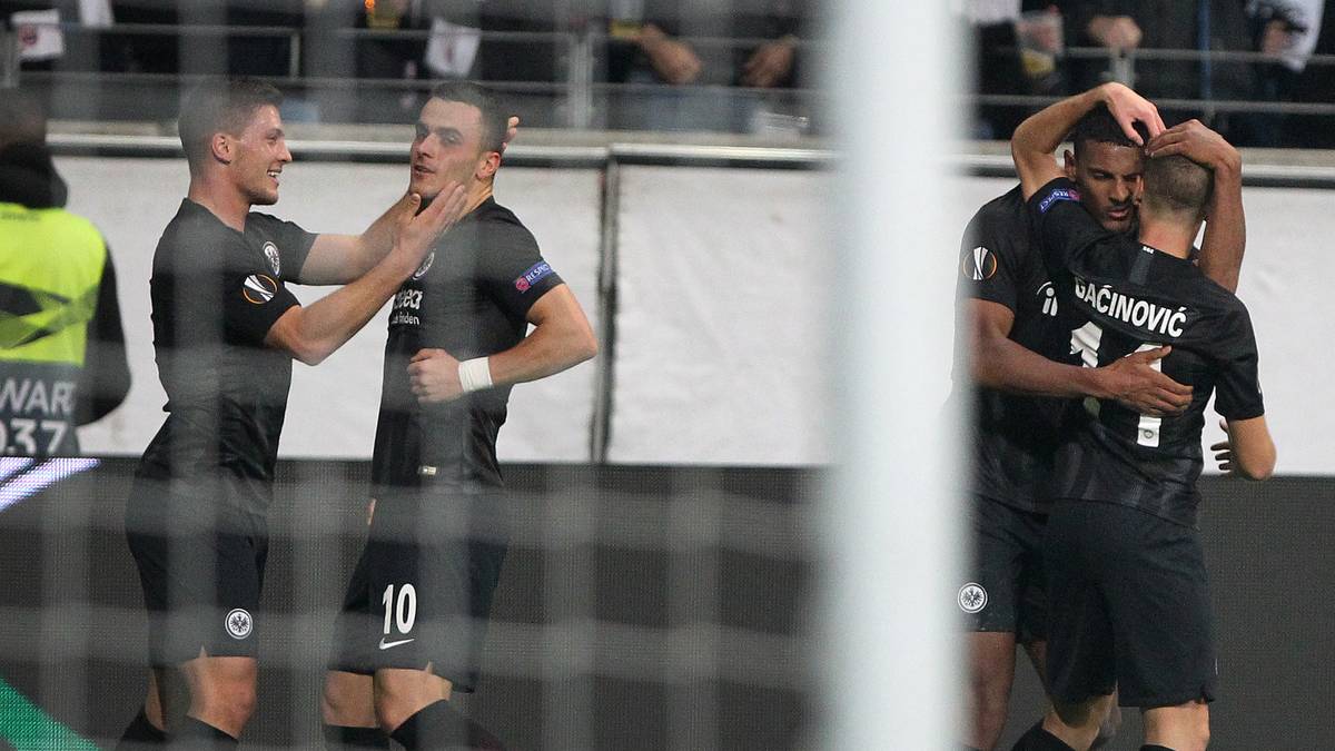 Die Eintracht setzt die Glanzleistung ihrer Fans fort und schlägt Lazio am Ende deutlich mit 4:1. Eine Europapokal-Gala der Eintracht