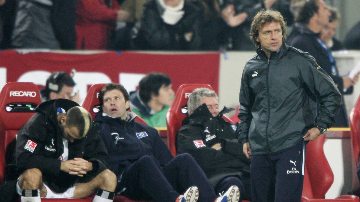 Ein ähnlicher Fall beim Hamburger SV 2006/07. Unter Thomas Doll schlitterte der Klub ebenfalls als Königsklassen-Akteur in die Abstiegszone, bis auf Platz 17 am Ende der Hinrunde

