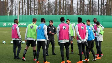Trainer Bruno Labbadia hat beim VfL Wolfsburg einen Vertrag bis 2019