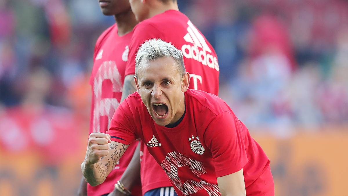 RAFINHA: Der Außenverteidiger kommt 2011 für 5,5 Millionen Euro vom FC Genua nach München. Zuvor hatte der Brasilianer bei Schalke 04 seine Bundesliga-Tauglichkeit jahrelang unter Beweis gestellt. Rafinha ist zwar in München keiner der Stars, aber immer ein wichtiger Teil der Rotation