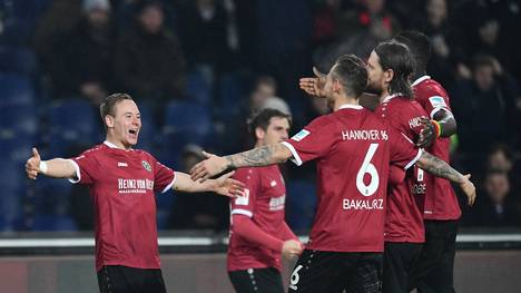 Hannover 96 v 1. FC Kaiserslautern - Second Bundesliga