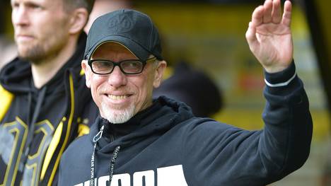 BVB-Trainer Peter Stöger kämpft mit Borussia Dortmund gegen den FC Salzburg um den Einzug ins Viertelfinale der UEFA Europa League