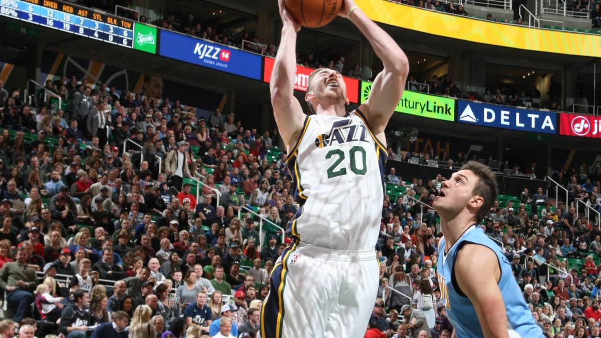 Nicht verstecken muss sich Gordon Hayward. Der Forward schlängelt sich gegen Denvers Verteidiger immer wieder zum Korb. Mit 26 Punkten sichert er den Jazz den 97:88-Erfolg