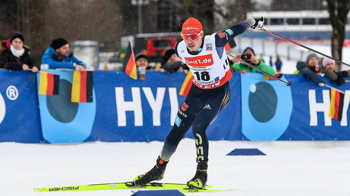 ERIC FRENZEL: Mit 17 Medaillen bei Weltmeisterschaften teilt er sich die Spitzenposition mit dem Norweger Björn Dählie. Holt Frenzel auch nur eine Medaille, wäre er der erfolgreichste Sportler bei nordischen Weltmeisterschaften aller Zeiten. Drei Olympiasiege und fünf aufeinanderfolgende Gesamtweltcupsiege stehen allesamt in der Vita des 34-Jährigen. Es scheint, als wäre diese eine Medaille das ein letztes großes Ziel in der Karriere des Sachsen