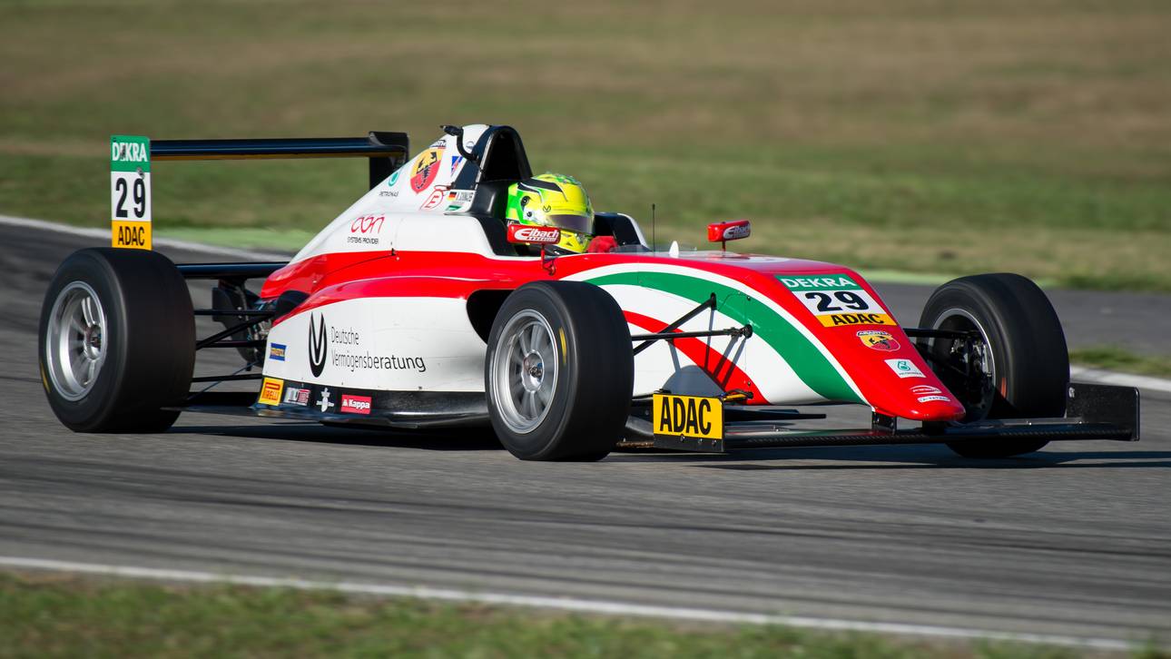 Unfall kostet Schumacher den Titel