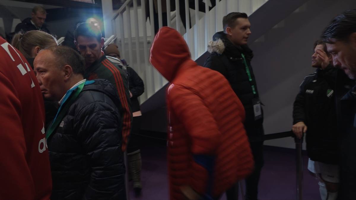 Thiago verließ auf Krücken gestützt das Stadion