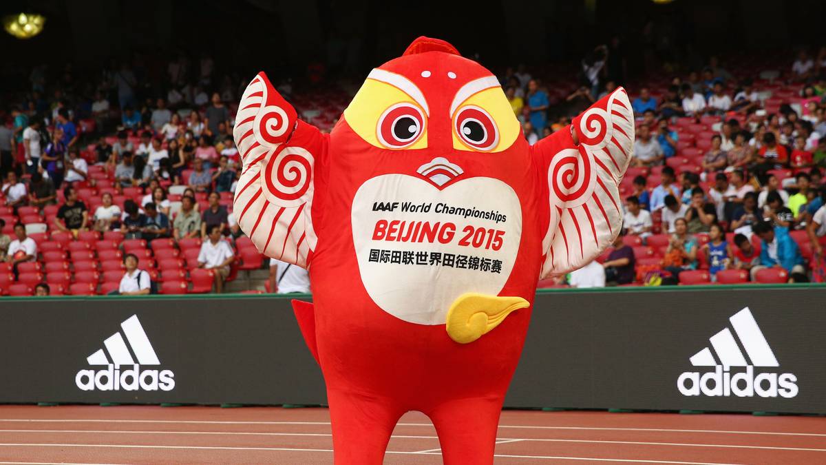 Das WM-Maskottchen Yarner versucht Stimmung ins Pekinger "Vogelnest" zu bringen. Er hat viel Arbeit, sind die Chinesen doch nicht als Stimmungskanonen bekannt