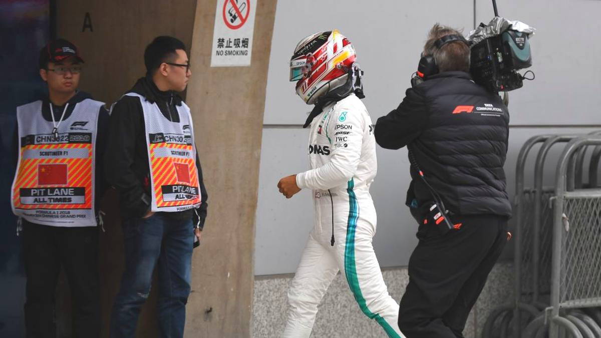 2018: Die Saison beginnt alles andere als nach Wunsch für Hamilton. In den ersten drei Rennen fährt der Brite hinterher, während Vettel gleich zweimal triumphiert. Hamilton meldet sich mit zwei Siegen zurück, doch als die Formel 1 auf die Sommerpause zusteuert, wird klar, dass Ferrari das schnellere Auto hat