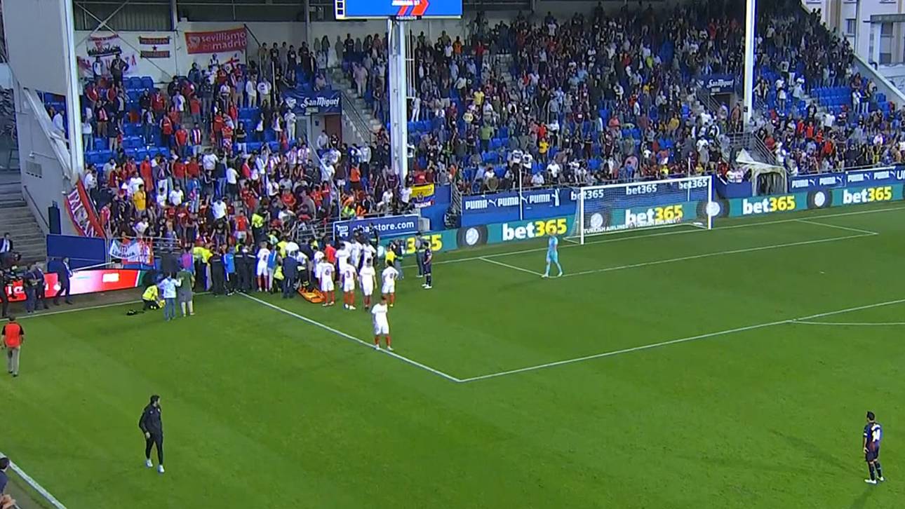 Verletzte Fans bei Tribüneneinsturz