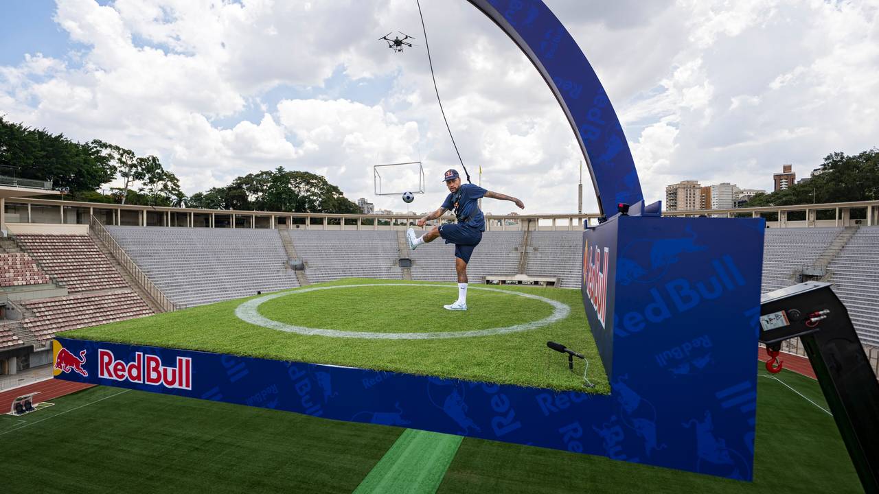 In 15 Metern Höhe! Hier zeigt Neymar seine ganze Klasse
