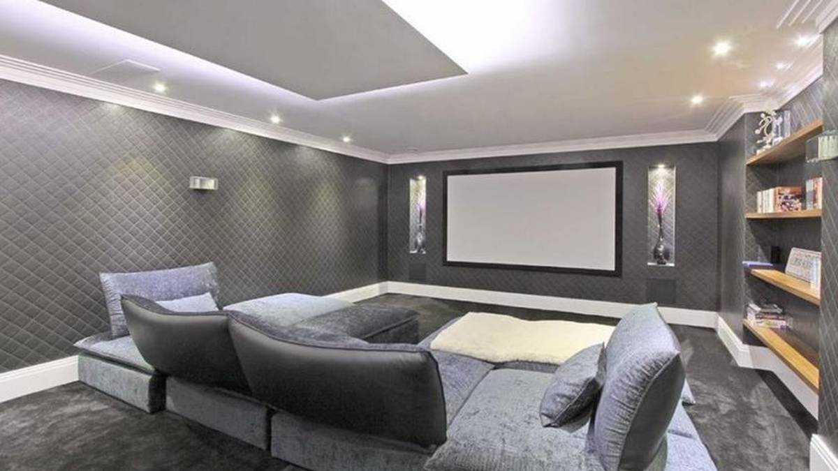 Fangen wir mit dem Rundgang im einstigen Hause Wilshere an. Home-Entertainment auf höchsten Niveau, Sound wie im Stadion und immer den besten Sitzplatz im Heimkino