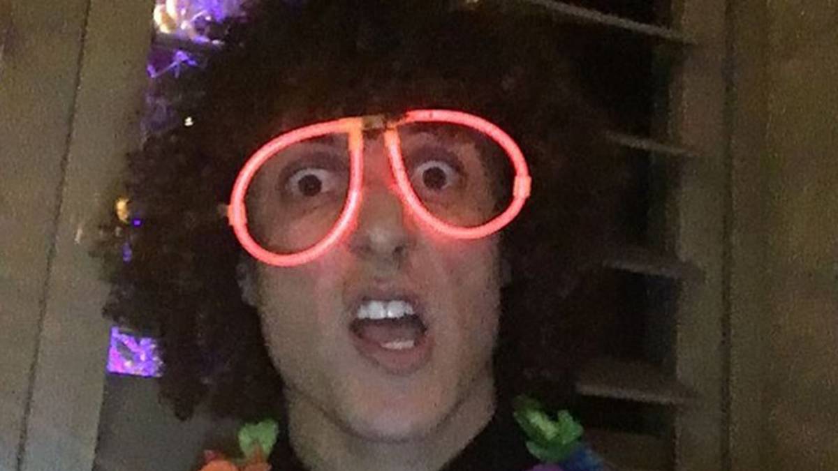 Chelsea-Verteidiger David Luiz ist sichtlich in Partylaune