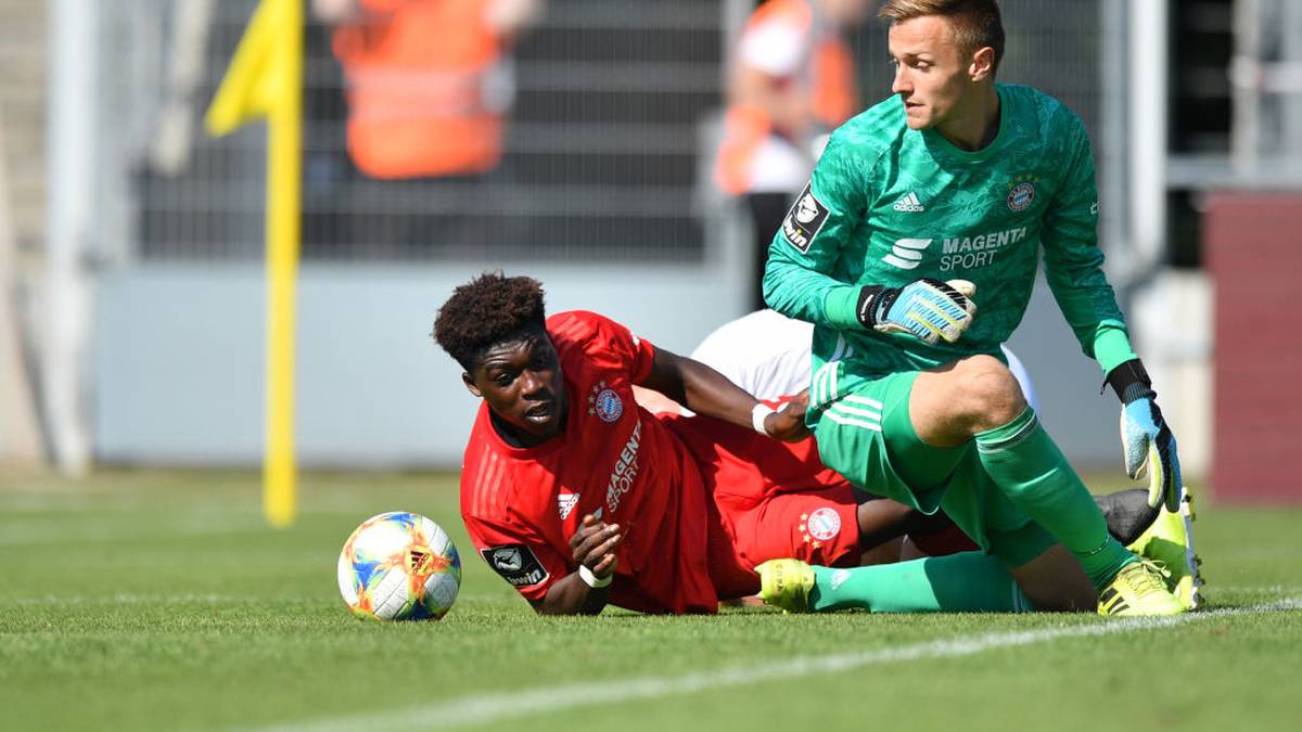 CHRISTIAN FRÜCHTL: Der Stammkeeper der Drittliga-Mannschaft verlängerte erst im November bis 2022 bei den Bayern – wartet allerdings noch auf sein Bundesligadebüt. "Die guten Gespräche mit Hasan Salihamidzic waren entscheidend für Christians Verlängerung. Er hat ihm eine gute Perspektive beim FC Bayern aufgezeigt", sagte sein Berater Christian Rößner auf SPORT1-Nachfrage