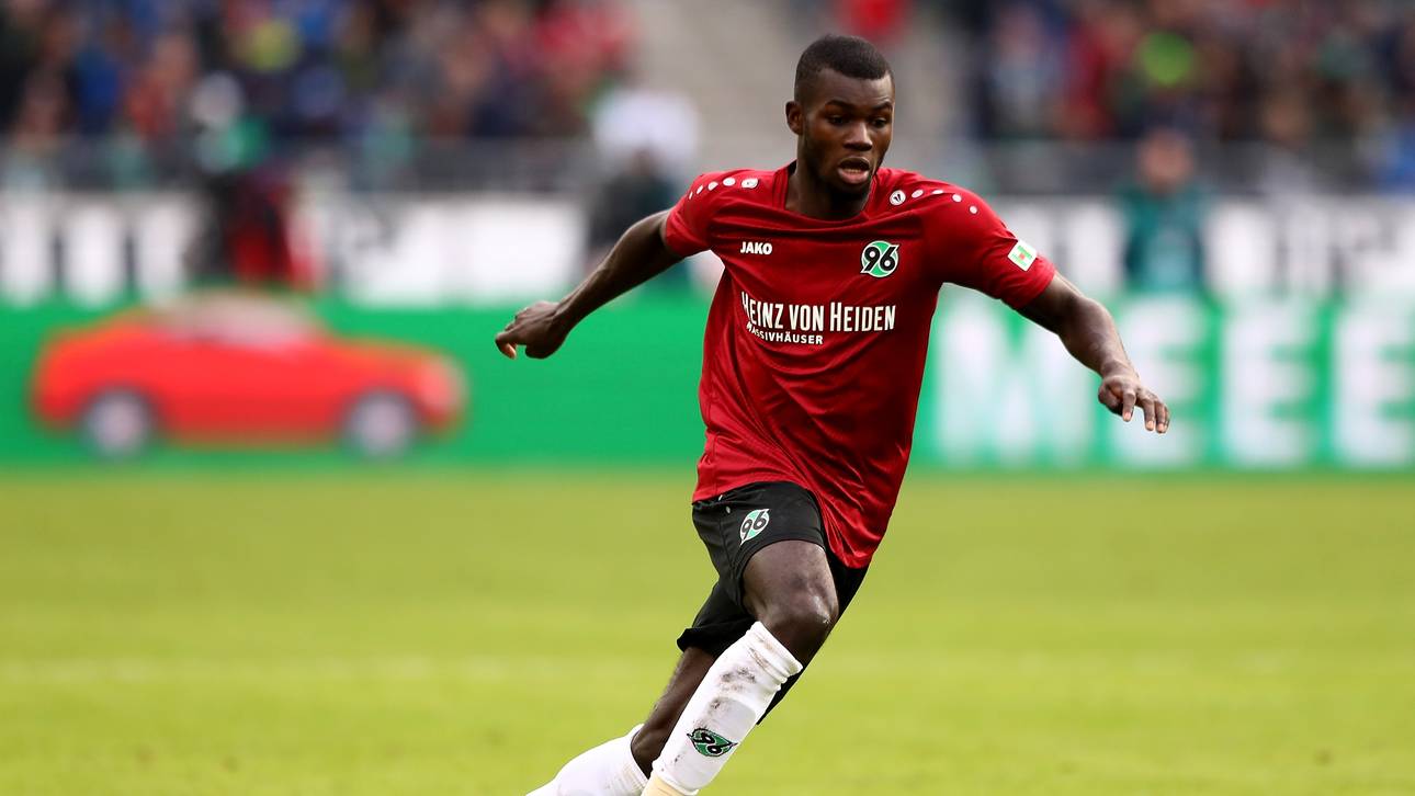 Verpflichtet Gladbach 96-Stürmer?