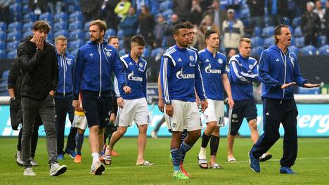 Spieler des FC Schalke 04 nach dem Sieg gegen den SC Paderborn 07 - Bundesliga