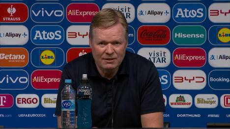 Der niederländische Trainer Ronald Koeman ist nach dem Elfmeterpfiff für die Engländer sichtlich bedient. Für ihn machen solche Entscheidungen den Fußball kaputt. 