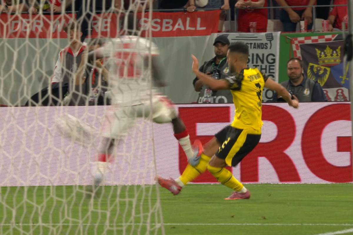 Borussia Dortmund müht sich bei Rot-Weiss Essen in die 2. Runde des DFB-Pokals. Kurz vor dem Ende verletzt sich allerdings Yan Couto schwer. Kommentator: Markus Höhner.