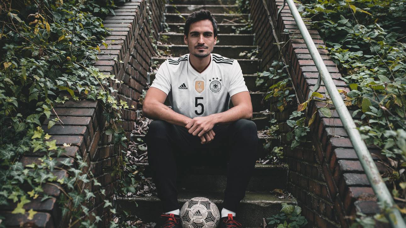 Mats Hummels ist vom neuen Trikot begeistert
