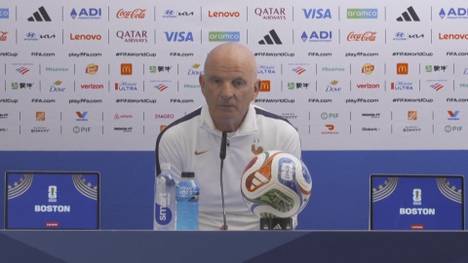 Frankreichs Nationalspieler Aurélien Tchouaméni und Co-Trainer Guy Stéphan äußern sich vor der anstehenden Partie gegen Norwegen zum Fehlen von Cheftrainer Didier Deschamps, der das Spiel aufgrund eines Trauerfalls verpassen wird. 