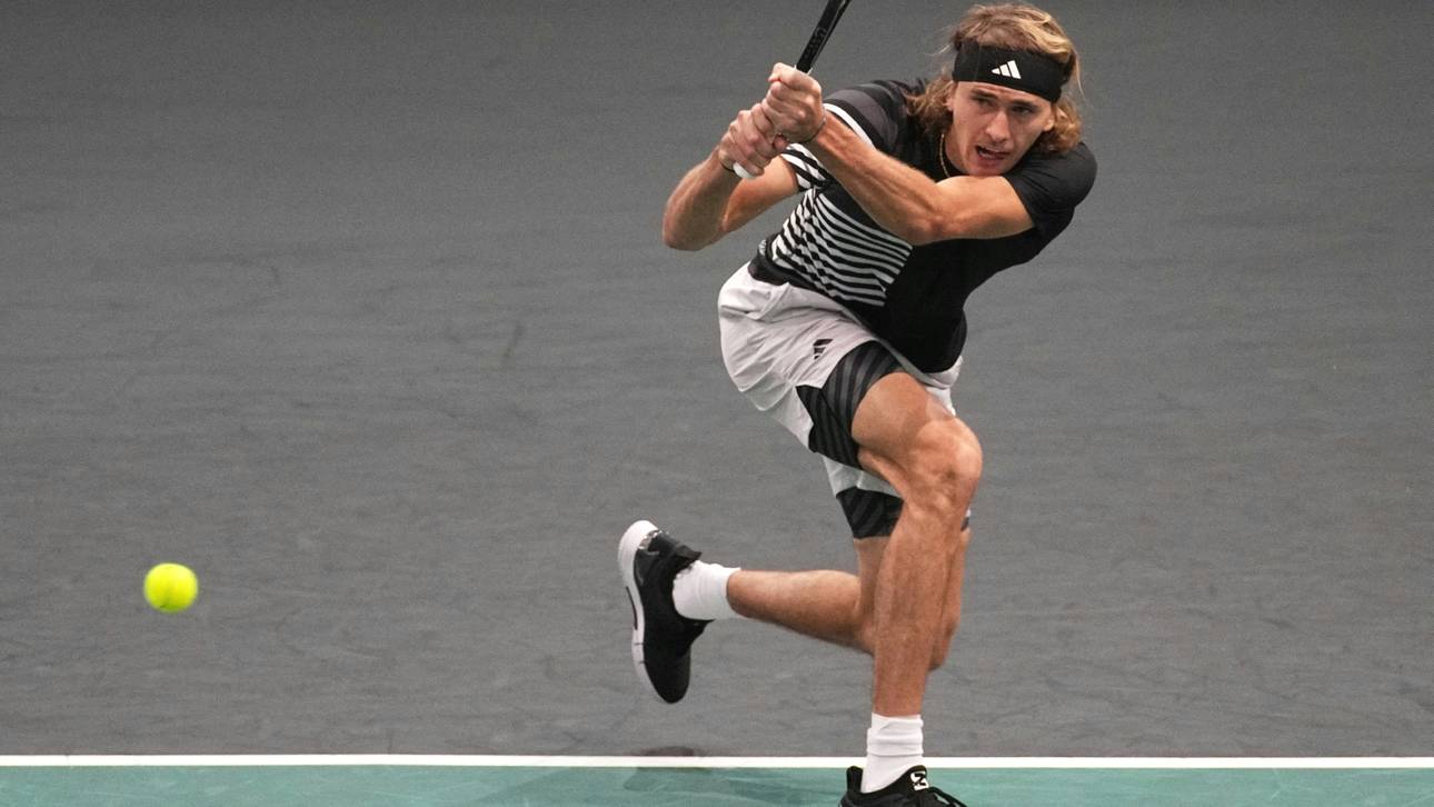 Zverev müht sich in die zweite Runde