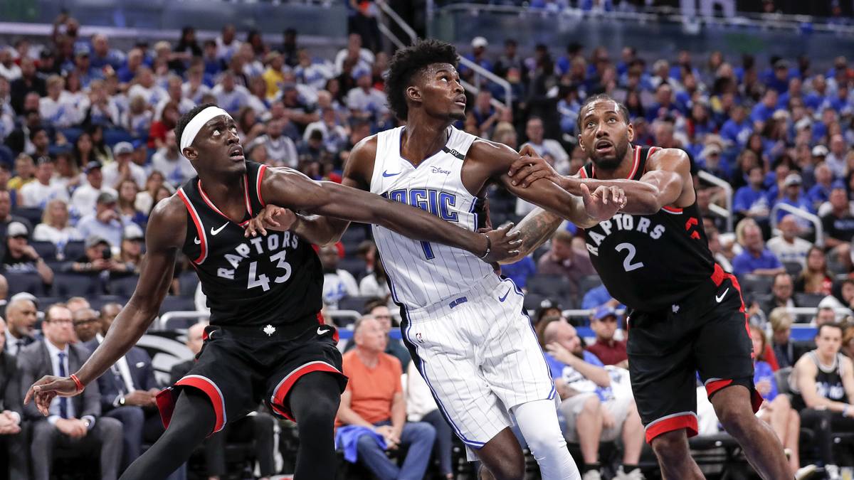 Pascal Siakam (l.) spielt gemeinsam mit Superstar Kawhi Leonard (r.) bei den Toronto Raptors