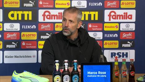 Bei der Partie von Holstein Kiel gegen RB Leipzig sorgte ein Fadenkreuz-Plakat, das sich gegen Jürgen Klopp richtete, für Aufregung. RB-Trainer Marco Rose findet nach der Partie deutliche Worte. 