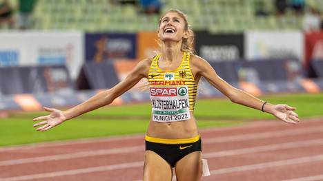 Konstanze Klosterhalfen gewinnt nach ihrem überraschenden EM-Titel über die 5000 Meter ihren ersten Halbmarathon. Die Leverkusenerin kam in Valencia über 21,1 Kilometer nach 1:05,41 Stunden ins Ziel. 