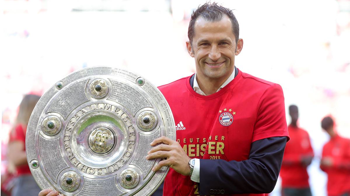 Man wolle damit auch die Trainer fördern. "Unser gemeinsames Ziel muss es sein, die Qualität des Trainings und damit die Qualität der Nachwuchsspieler zu erhöhen", sagte der Sportdirektor